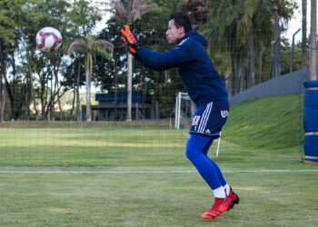 O que falta para Fábio renovar com o Cruzeiro?