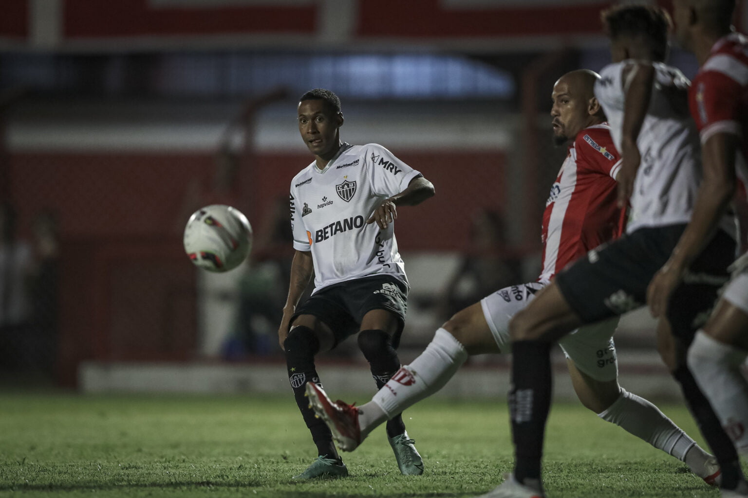 Deixaram a desejar? Estreantes fazem partida irregular pelo Atlético Deixaram a desejar? Estreantes fazem partida irregular pelo Atlético