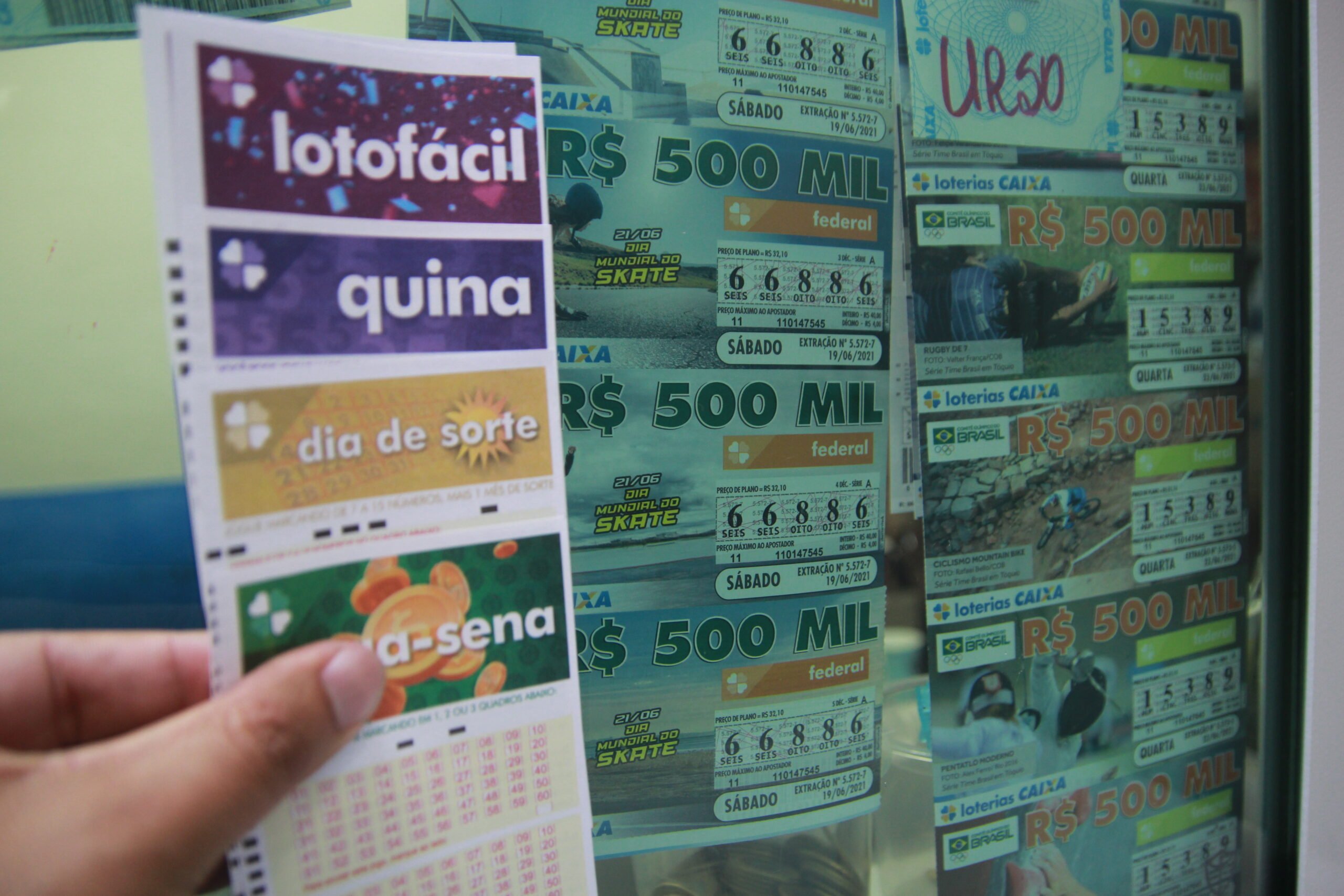 Loterias: resultado da Mega-Sena 2449, Lotofácil 2435 e outros sorteios de sábado (29/01)