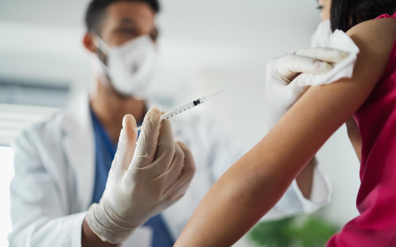 A vacinação contra a Covid-19 ocorrerá na Central de Imunização (Rua Santa Cruz, 368, Barro Preto), de 8h às 15h.