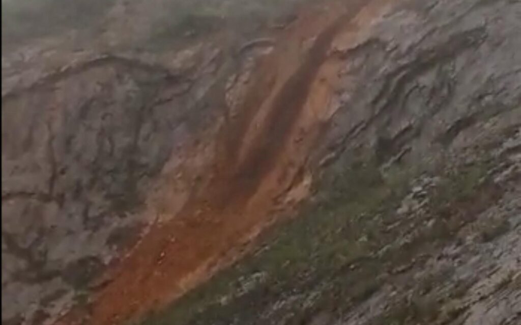 Rodoviária de Ouro Preto é interditada após deslizamento Rodoviária de Ouro Preto é interditada após deslizamento