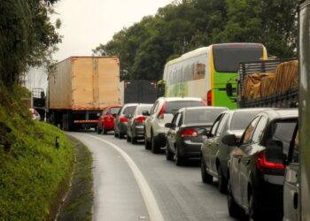Minas suspende exigência do CRLV 2021 até junho