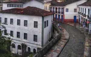 Trânsito no Centro Histórico de Ouro Preto passa por mudanças após quedas de casarões Trânsito no Centro Histórico de Ouro Preto passa por mudanças após quedas de casarões