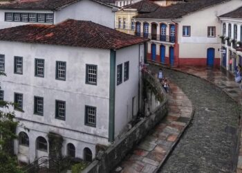 Trânsito no Centro Histórico de Ouro Preto passa por mudanças após quedas de casarões
