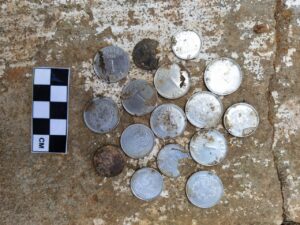 Arqueólogos encontram objetos do Século XVIII em praça de Mariana Arqueólogos encontram objetos do século 18 em praça de Mariana