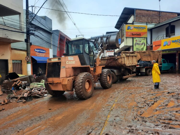 Estragos das chuvas são consequências de más gestões acumuladas, segundo especialista
