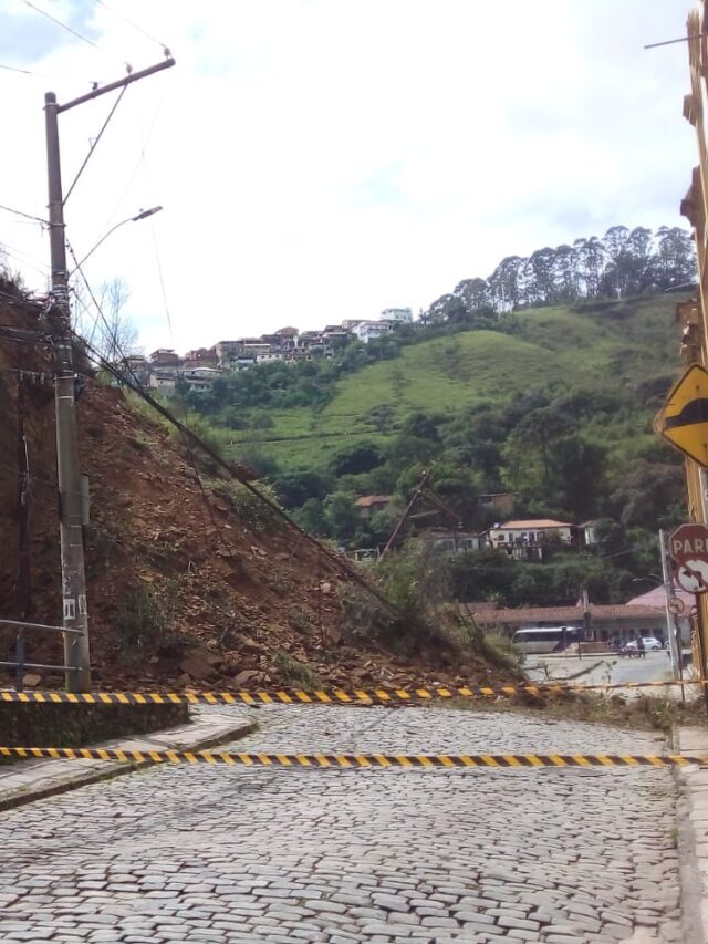 Deslizamento causa grande desabamento em Ouro Preto