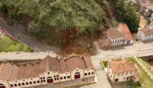 Ouro Preto: instabilidade do talude no Morro da Forca provoca risco a restaurante e hotel Ouro Preto: instabilidade do talude no Morro da Forca provoca risco a restaurante e hotel