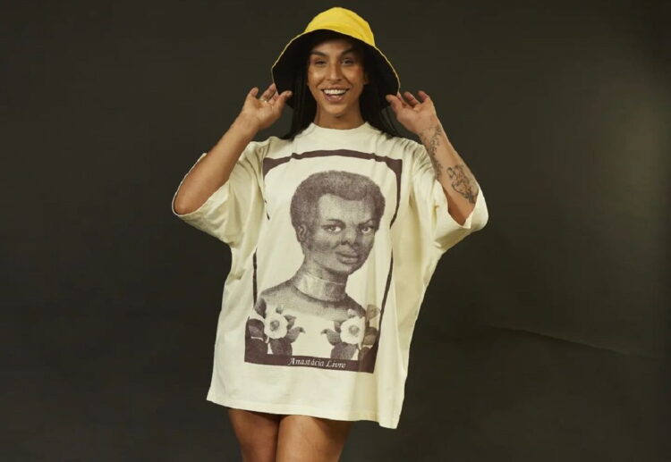 Saiba a história da mineira escravizada estampada na camisa usada por Linn da Quebrada na entrada do BBB22