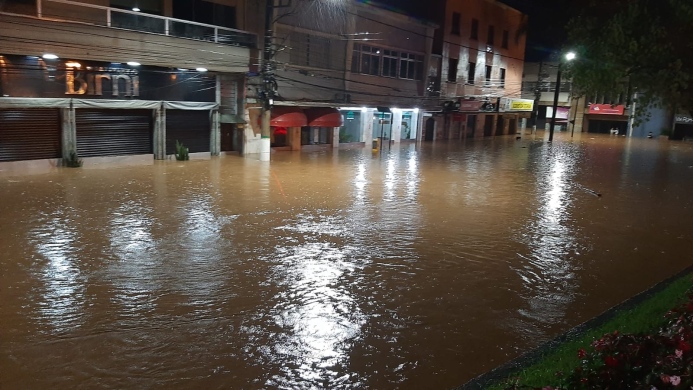 Pior enchente da história causa alagamentos, deslizamentos e calamidade pública em Itabirito