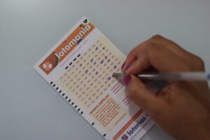 Apostador de Paracatu (MG) ganha R$ 3,3 milhões na Lotomania Apostador de Paracatu (MG) ganha R$ 3,3 milhões na Lotomania