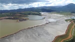 CSN suspende operação em mina de Congonhas, após vazamento CSN suspende operação em barragem de Congonhas, após vazamento