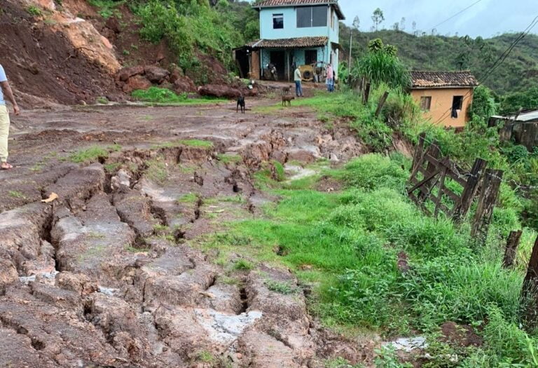Famílias atingidas pelas chuvas seguem sem auxílio em Ouro Preto