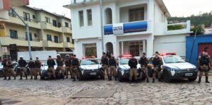 Mulher entrega irmão à polícia após roubo, em Mariana Mulher entrega irmão à polícia por roubo, em Mariana