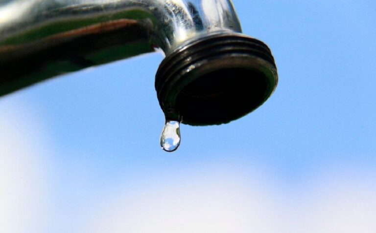 Ouro Preto: moradores começam o ano sem abastecimento e usam água da chuva para necessidades básicas