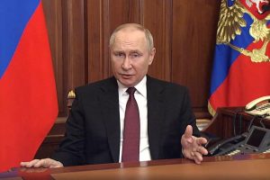 Putin ameaça com guerra nuclear caso haja interferência externa na Ucrânia Putin, alertando contra interferências, diz que a Rússia é um "poderoso estado nuclear"