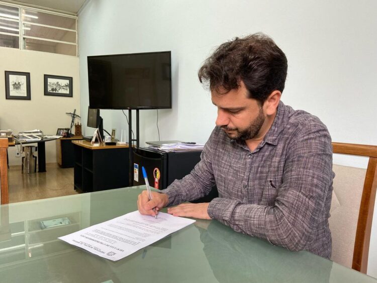 Prefeito de Mariana diz que não pensa em eleição: "Sei que meu mandato é interino"