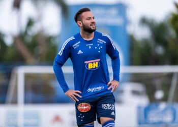 Súmula relata palavrões e ofensas de Giovanni, do Cruzeiro, após expulsão: "Você é fraco"