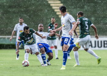 Com liderança em jogo, Cruzeiro recebe o Uberlândia no Independência