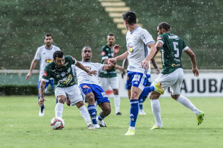 Com liderança em jogo, Cruzeiro recebe o Uberlândia no Independência