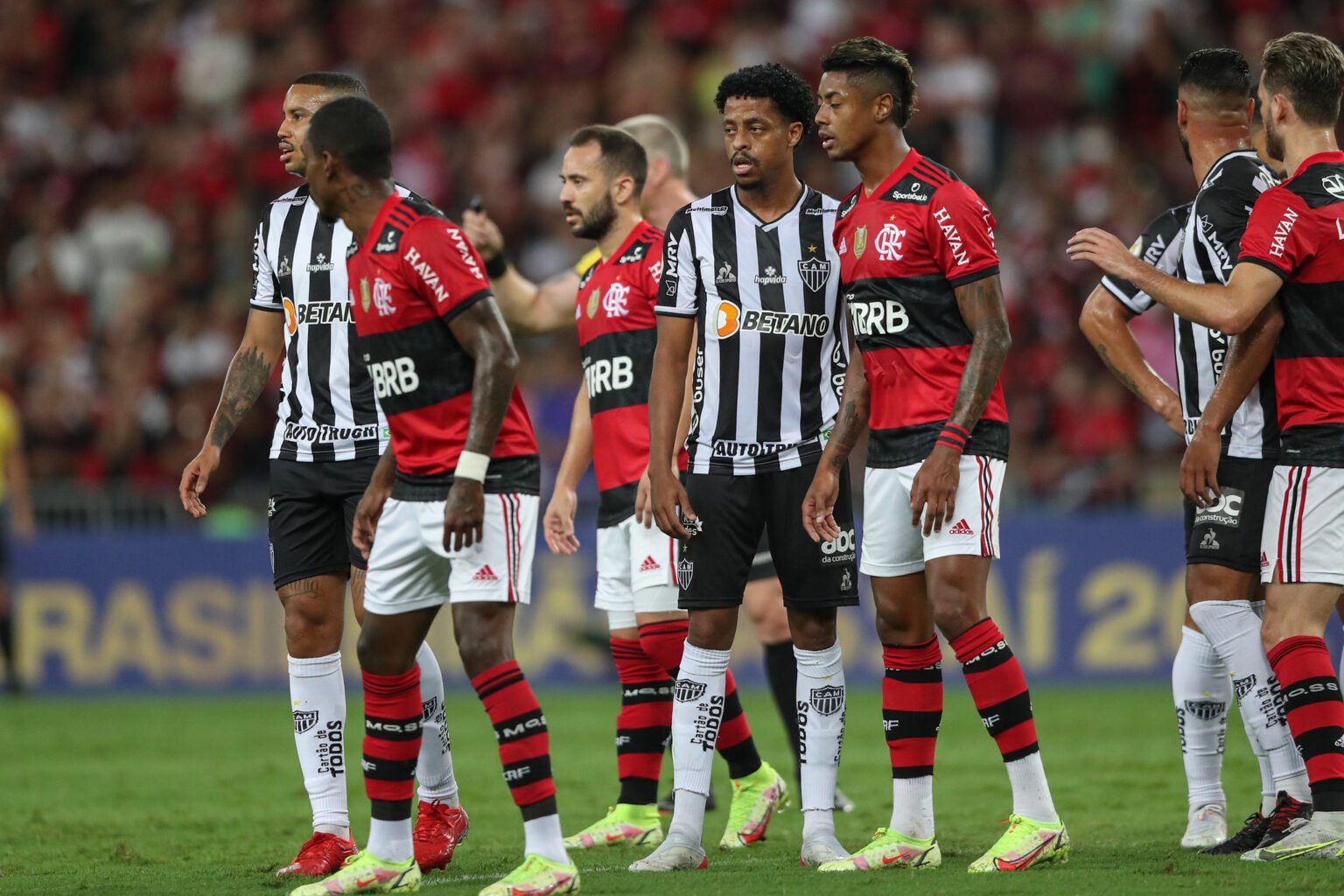 Vale taça! Atlético enfrenta Flamengo em busca do título inédito da Supercopa