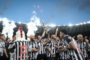 Atlético vence Supercopa e ganha três taças em três meses Atlético vence Supercopa e ganha três taças em três meses