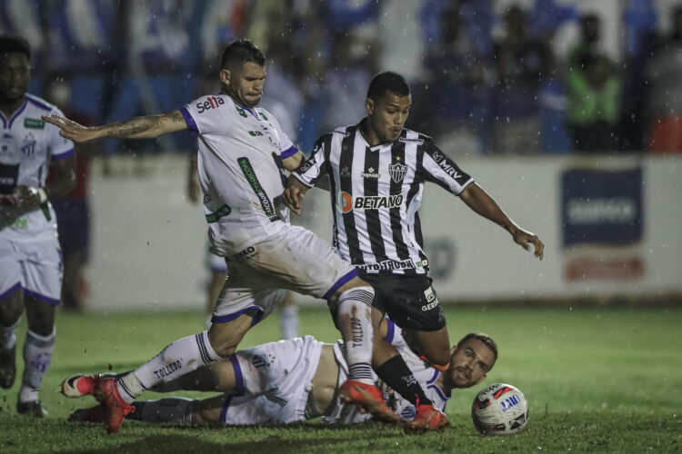 Atlético tem pior desempenho ofensivo dos últimos três meses, em derrota para a URT