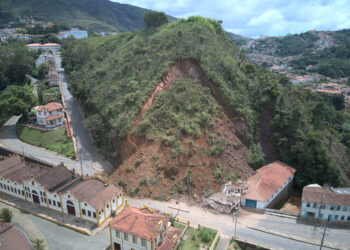 Ouro Preto: retirada da terra que caiu do Morro da Forca deve durar até abril