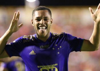 Com apenas 16 anos, Vitor Roque começa temporada "voando" no Cruzeiro