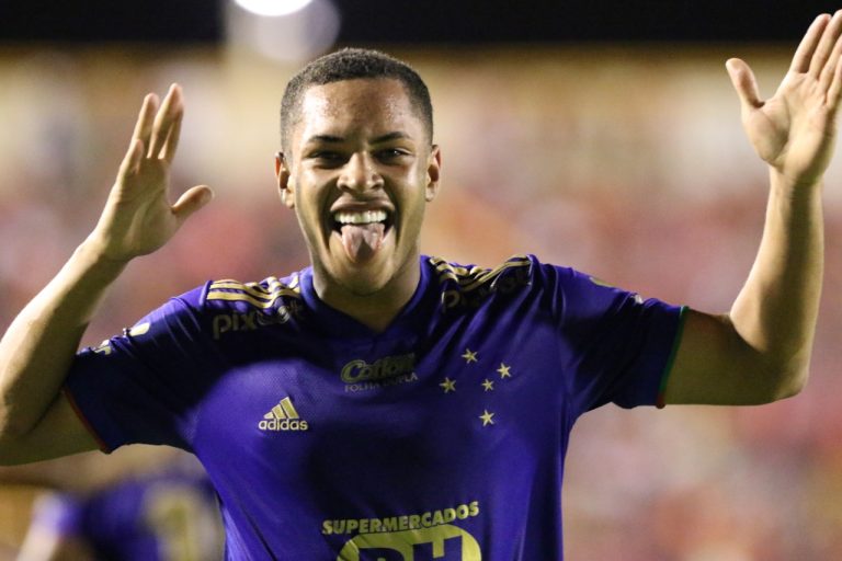 Com apenas 16 anos, Vitor Roque começa temporada "voando" no Cruzeiro