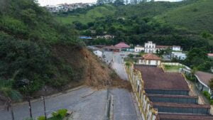 Samarco destinará R$ 5 milhões para Mariana e Ouro Preto solucionarem problemas viários causados pelas chuvas Samarco destinará R$ 5 milhões para Mariana e Ouro Preto solucionarem problemas viários causados pelas chuvas