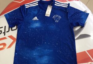 Vaza suposta nova camisa do Cruzeiro e clube faz mistério Vaza suposta nova camisa do Cruzeiro e clube faz mistério