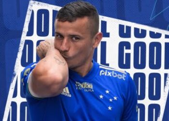 Matador! Edu precisa de dois chutes para marcar um gol pelo Cruzeiro