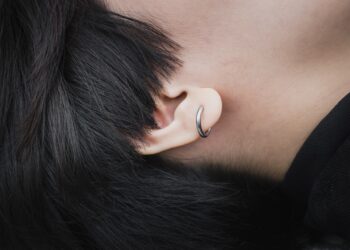 Homens: 4 dicas para usar brinco e dar um up no estilo