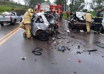 Acidente entre três carros deixa vítima fatal na BR-040