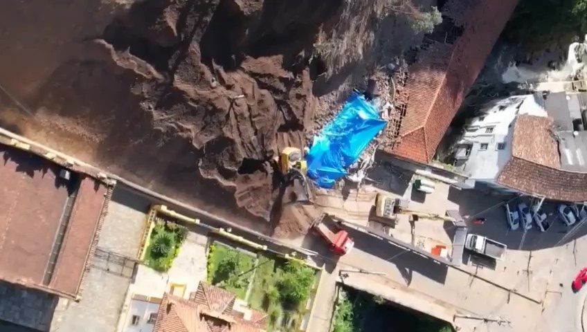Terceiro imóvel atingido pelo deslizamento do Morro da Forca desaba durante obras, em Ouro Preto
