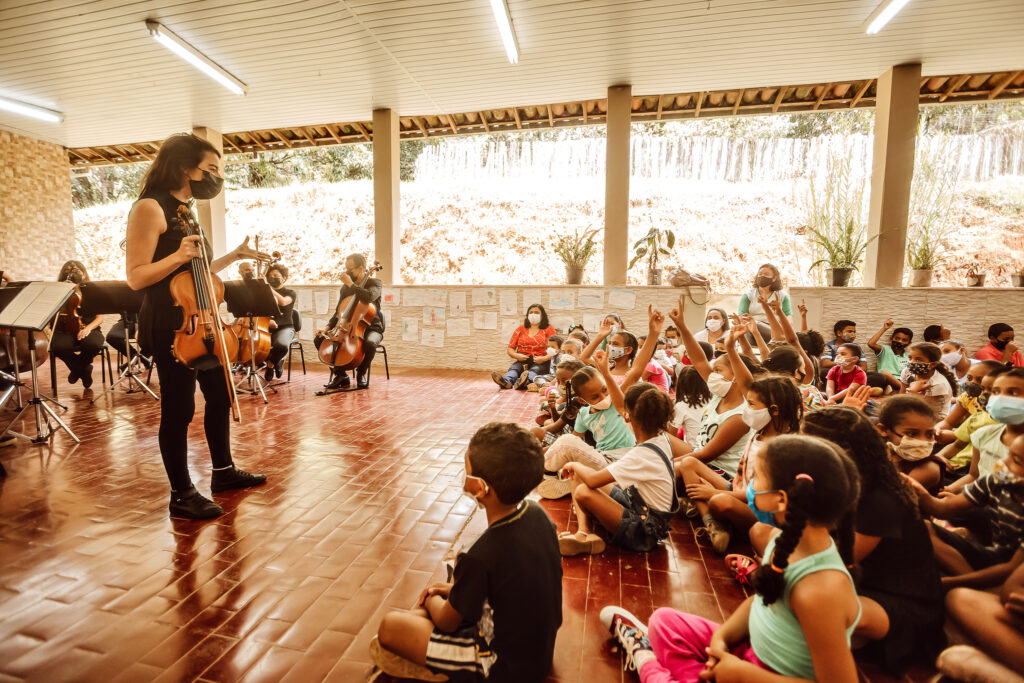 Orquestra Ouro Preto apresenta grandes clássicos para alunos de escolas públicas