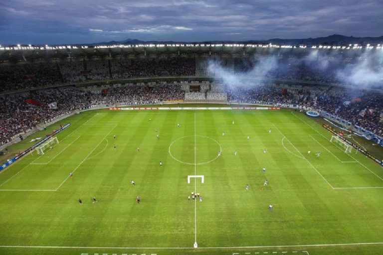 Relembre o último clássico "meio a meio" entre Atlético e Cruzeiro