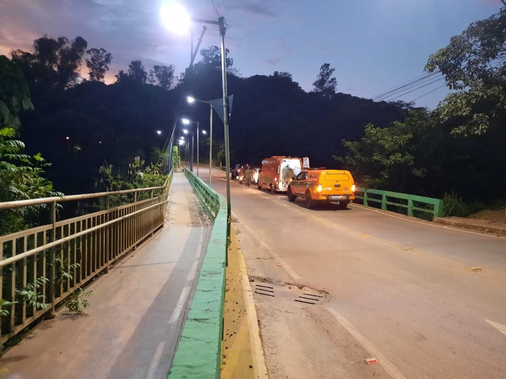 Guarda Civil impede mulher de se suicidar em ponte de Itabirito
