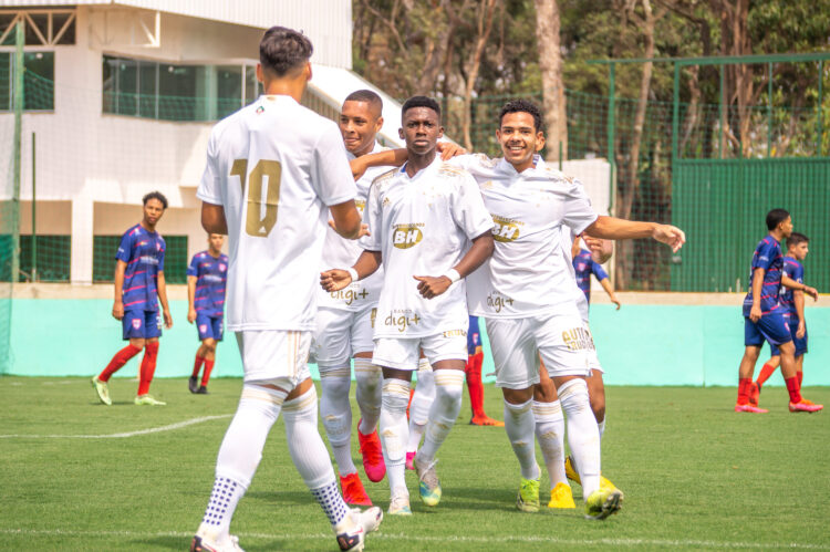 Jogador marianense é relacionado para jogo do Cruzeiro pela primeira vez