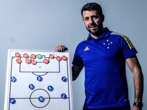Liderado por Pezzolano, Cruzeiro dá passos para renascimento e volta ao protagonismo em Minas Gerais Liderado por Pezzolano, Cruzeiro dá passos para renascimento e volta ao protagonismo em Minas Gerais