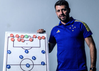 Liderado por Pezzolano, Cruzeiro dá passos para renascimento e volta ao protagonismo em Minas Gerais