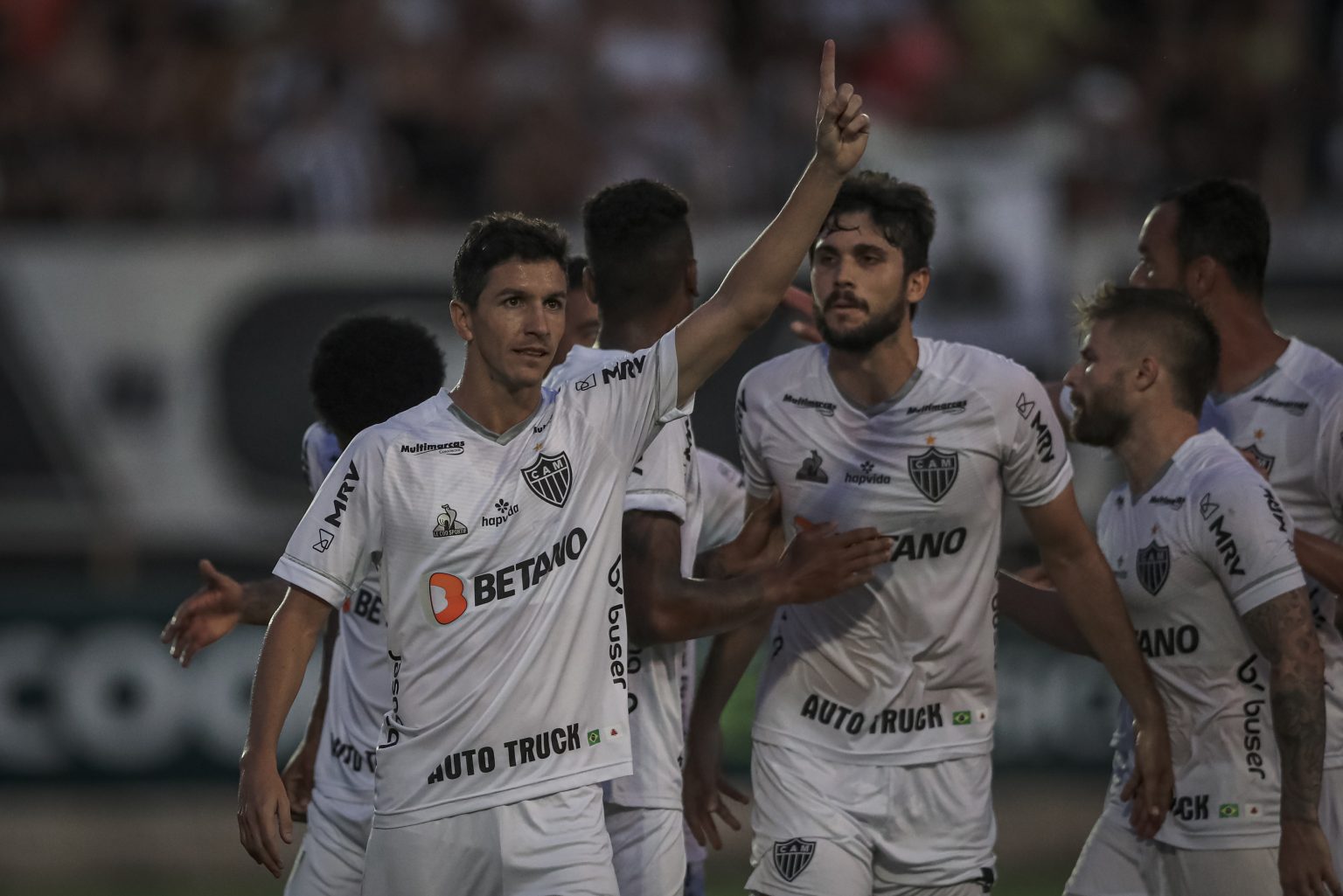 Atlético praticamente garante liderança e reafirma domínio estadual Atlético praticamente garante liderança e reafirma domínio estadual