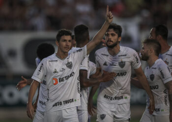 Atlético praticamente garante liderança e reafirma domínio estadual