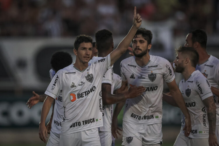 Atlético praticamente garante liderança e reafirma domínio estadual