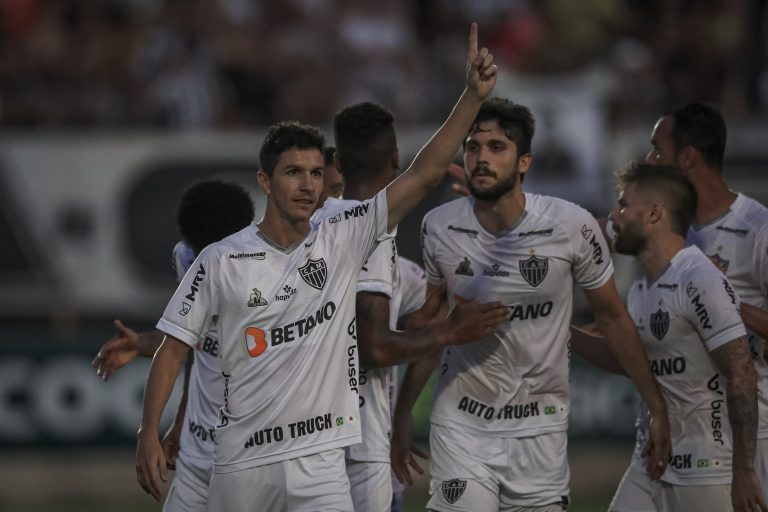 Atlético praticamente garante liderança e reafirma domínio estadual