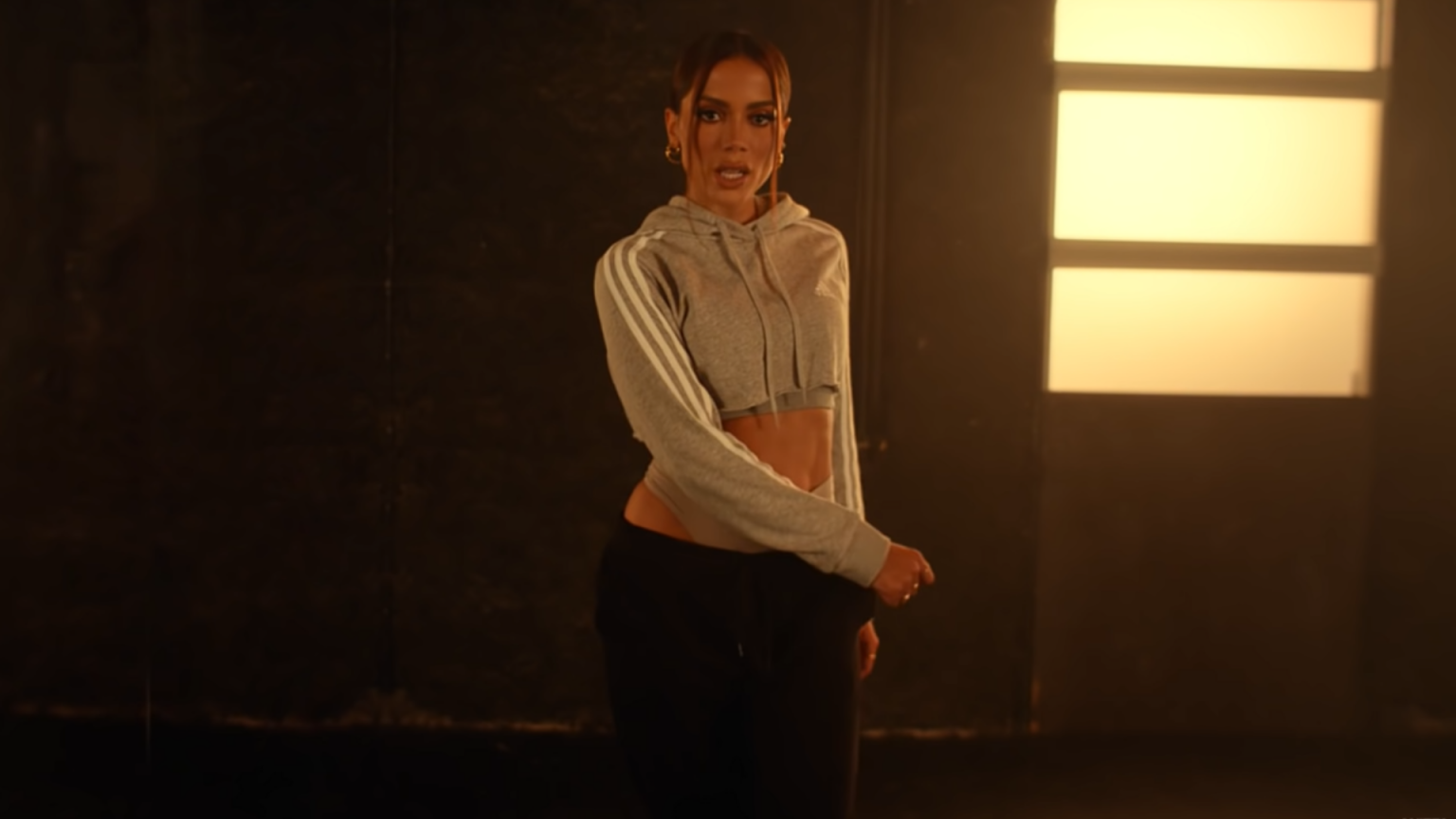 Entenda o hit que levou Anitta ao topo mundial do Spotify Entenda o hit que levou Anitta ao topo mundial do Spotify