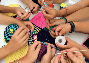 Crochê: a arte secular de produzir roupas e peças para o lar