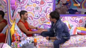 Tropeços, sombra e frustração: a jornada de Vyni no BBB22, prestes a ser eliminado Tropeços, sombra e frustração: a jornada de Vyni no BBB22, prestes a ser eliminado