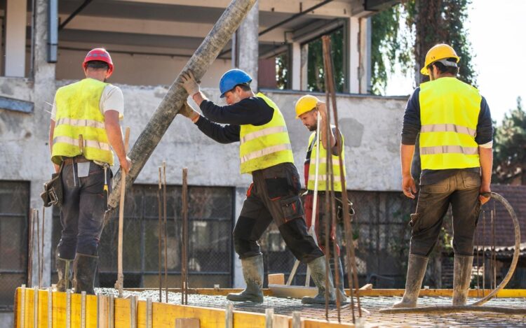 Quer trabalhar na construção civil? Minas tem quase mil vagas de emprego na área